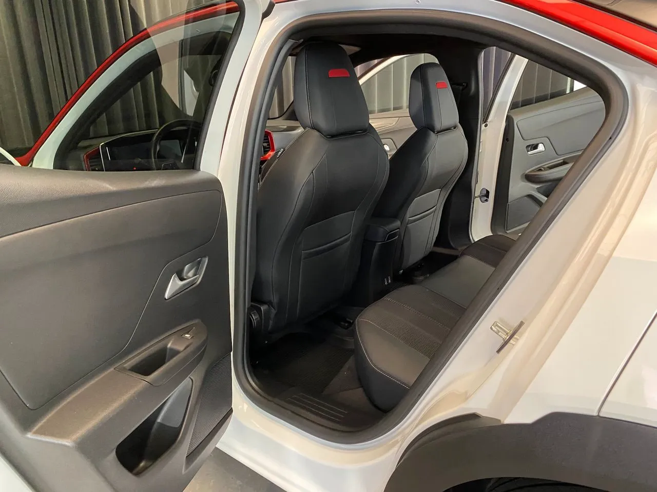 Vehicle image 25