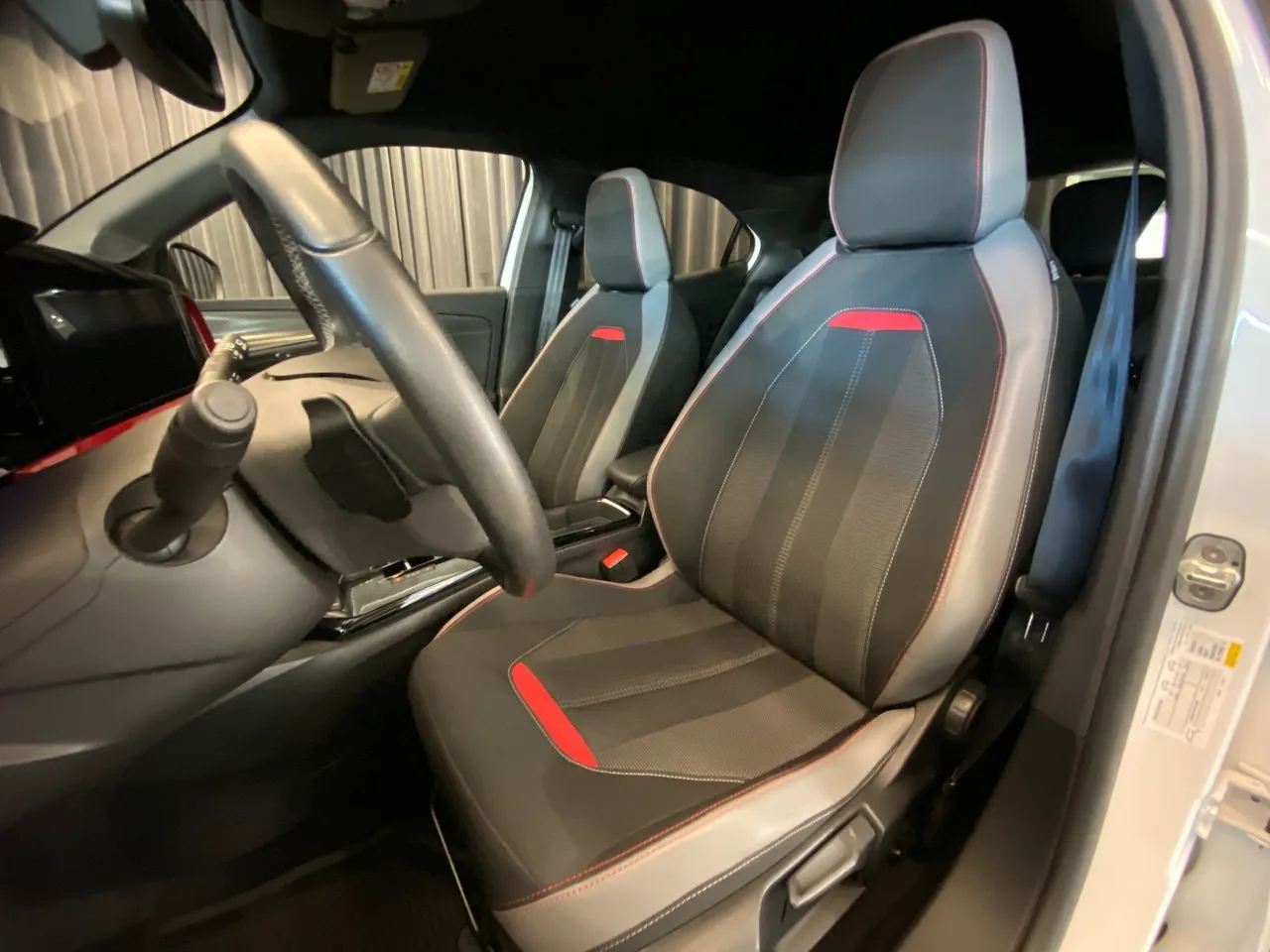 Vehicle image 18