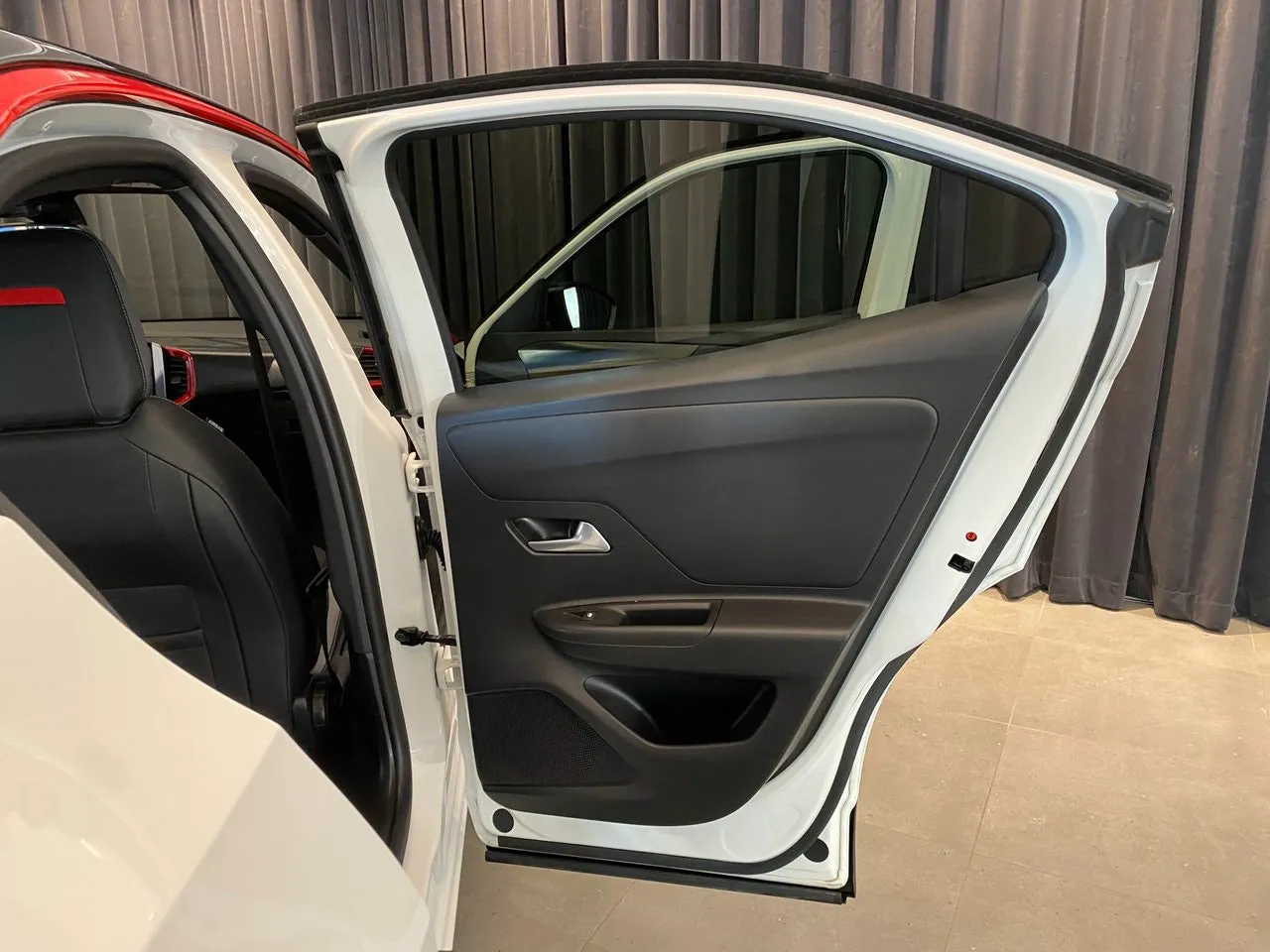 Vehicle image 30