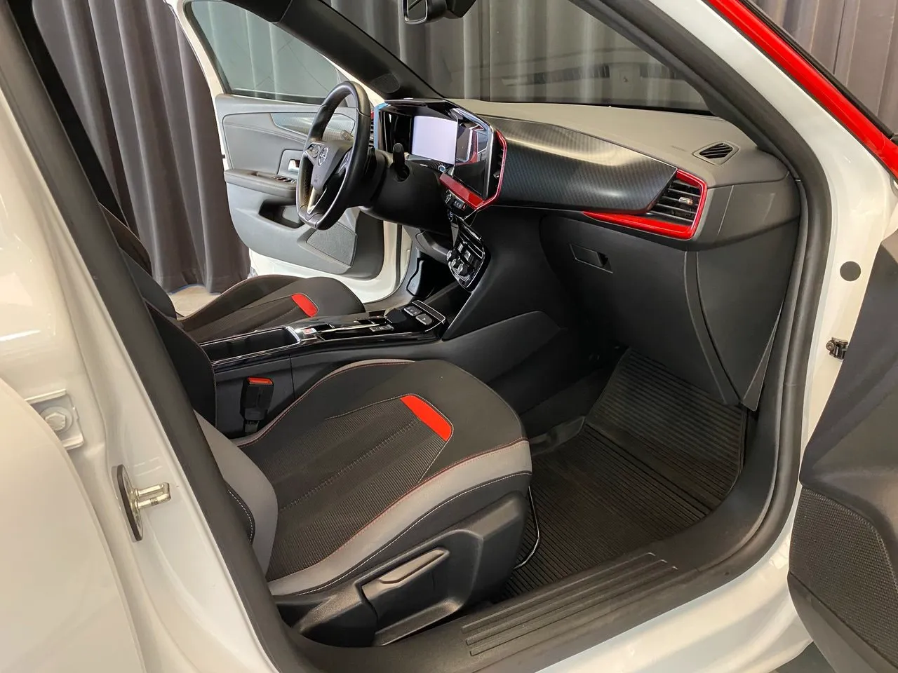 Vehicle image 33