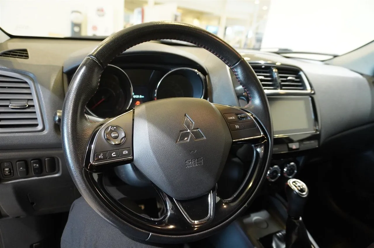 Vehicle image 14