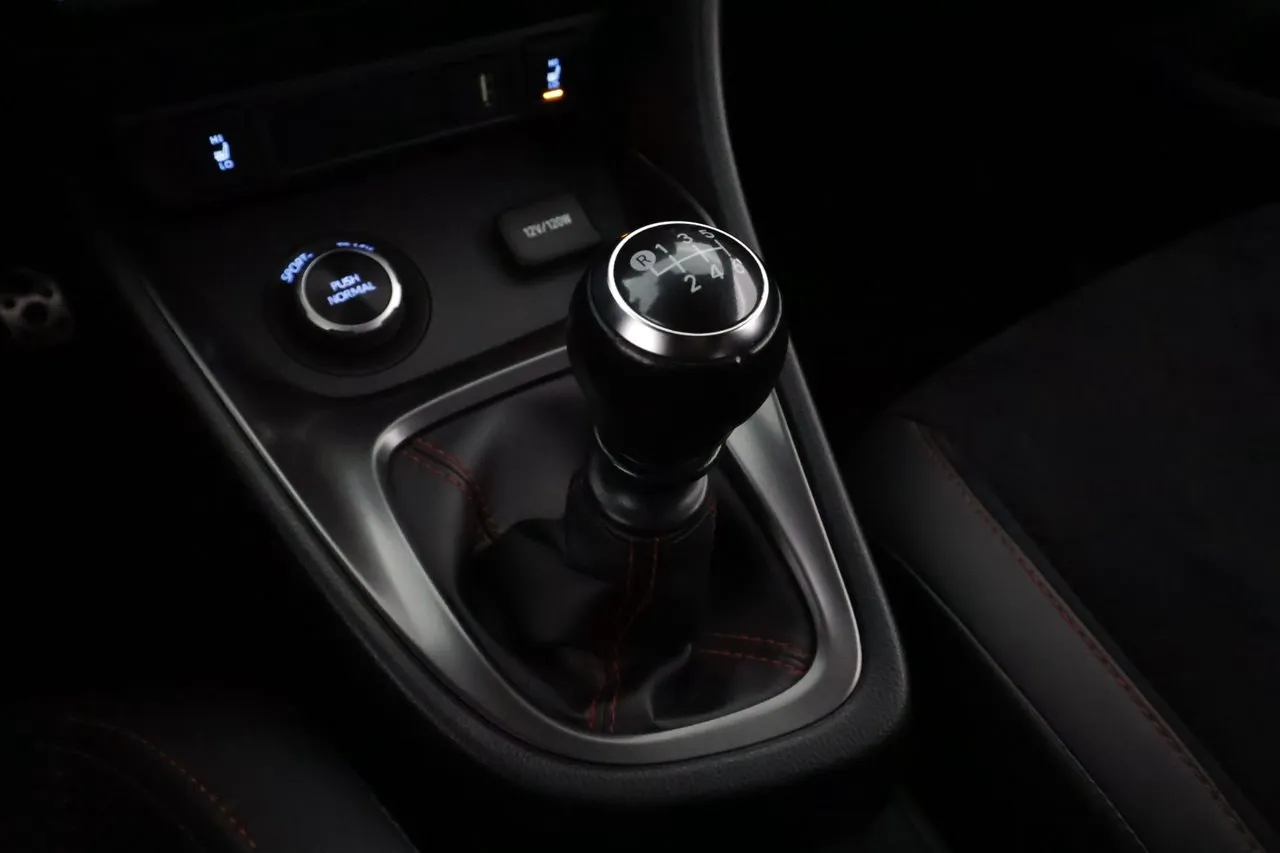 Vehicle image 21