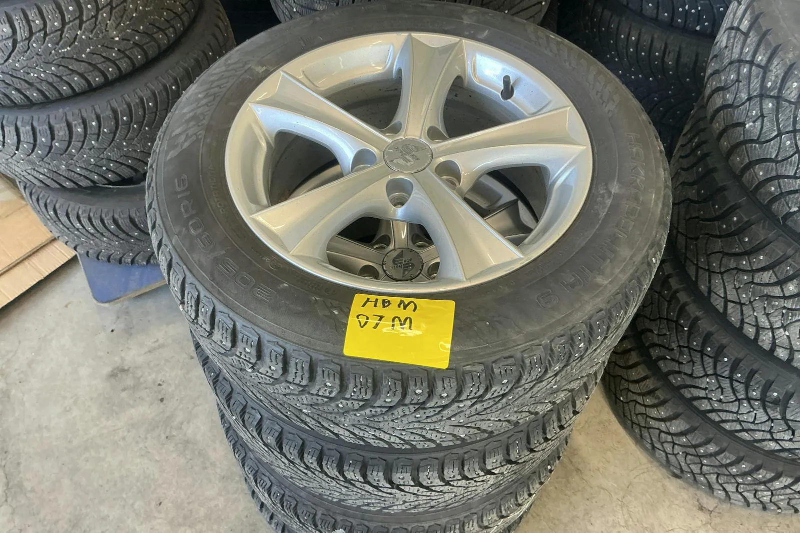 Vehicle image 13