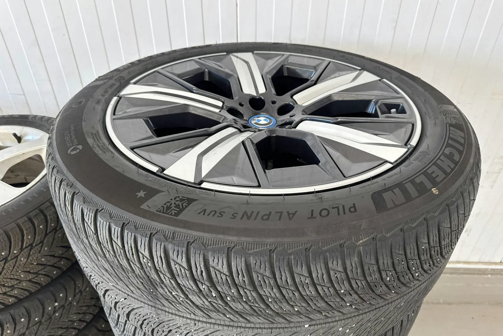 Vehicle image 21