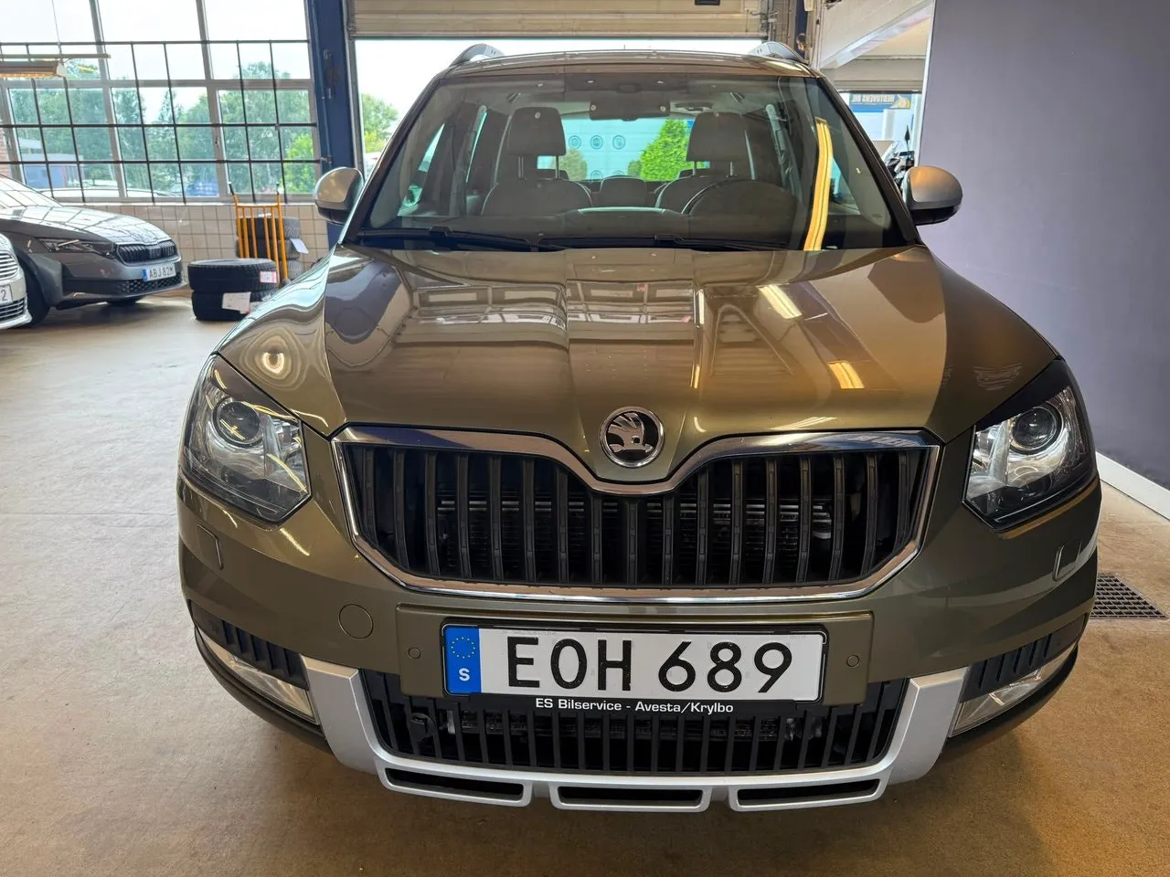 Vehicle image 3
