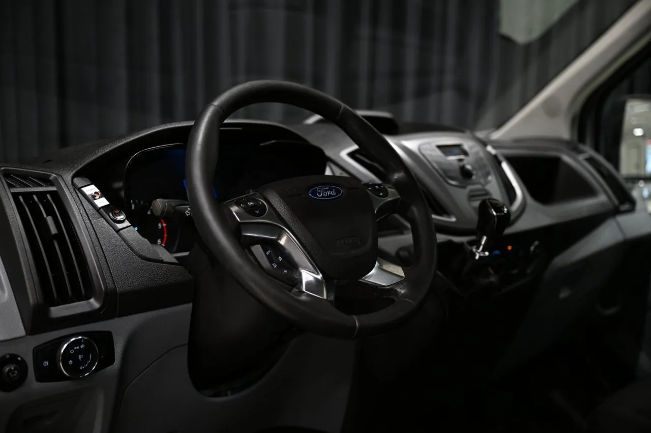 Vehicle image 18