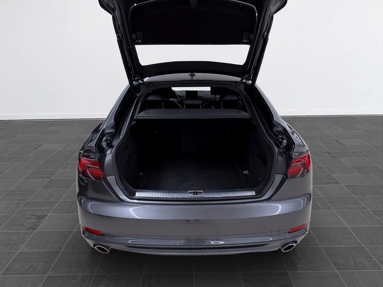 Vehicle image 15