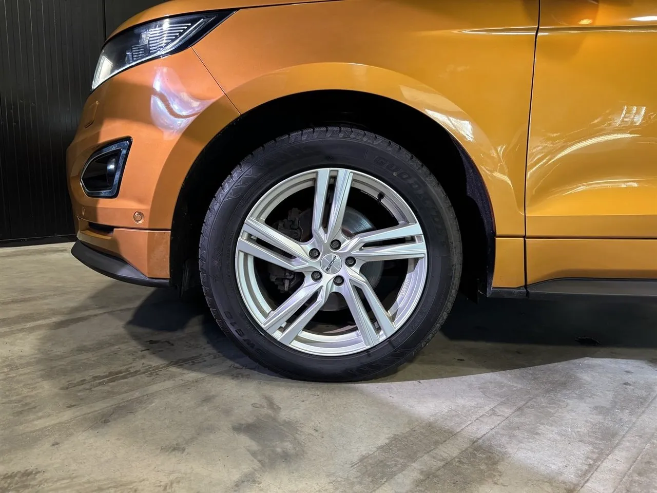 Vehicle image 25