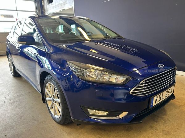 Ford Focus Kombi 1.0 EcoBo Titanium /Fin bil&Låga mil /Drag/Kamera - 2016