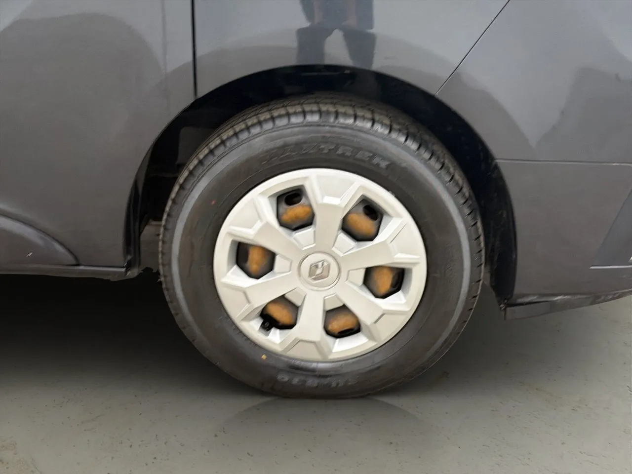 Vehicle image 30