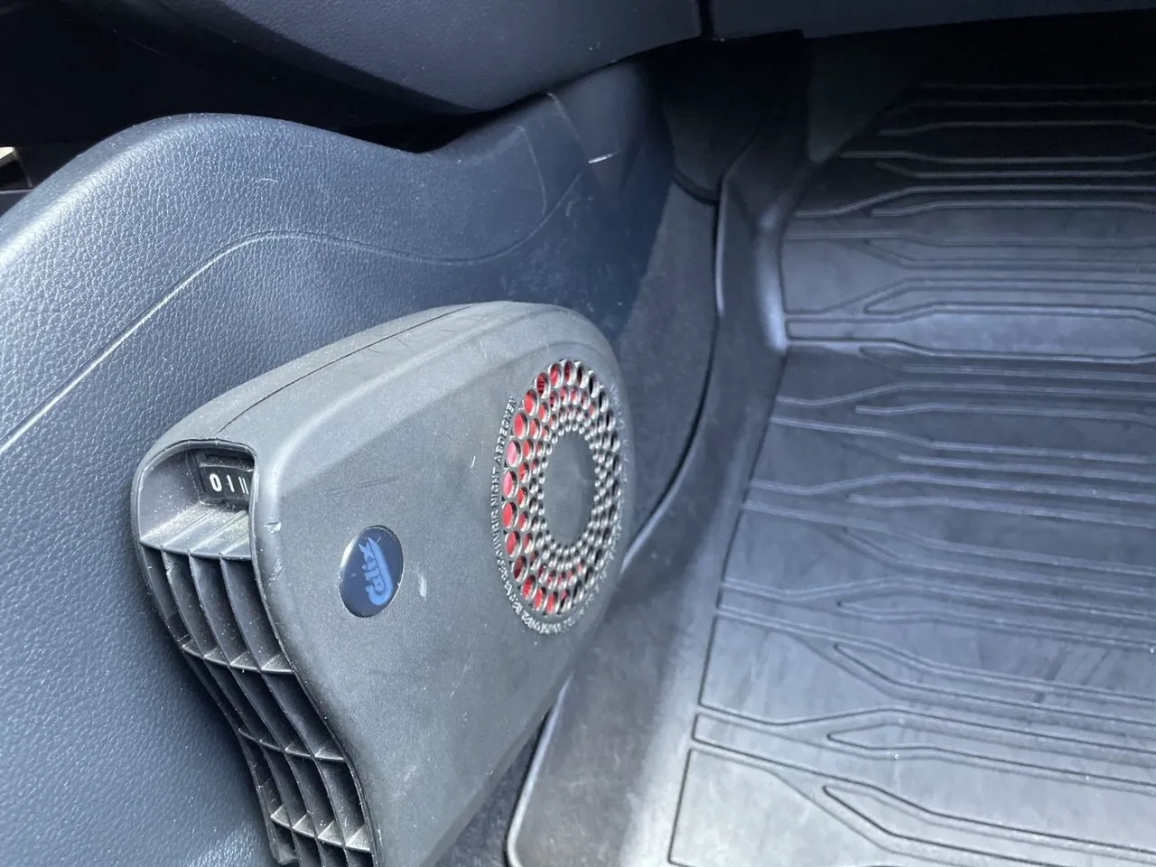Vehicle image 25