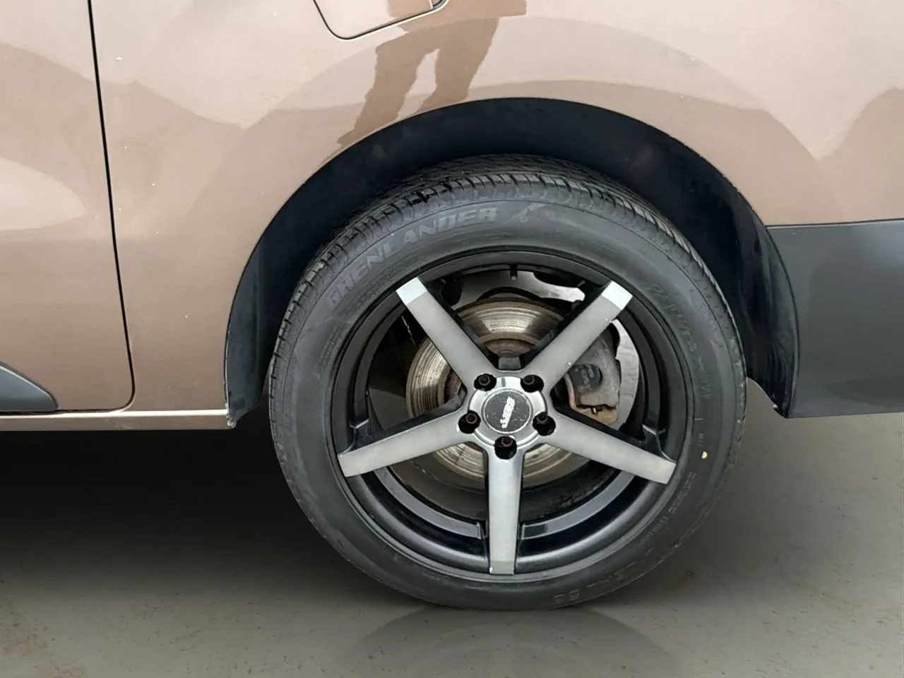 Vehicle image 30