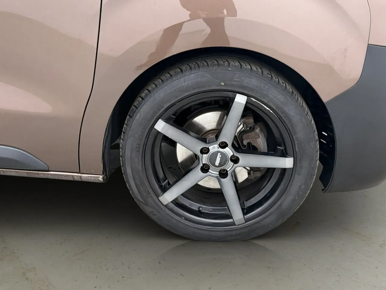 Vehicle image 32