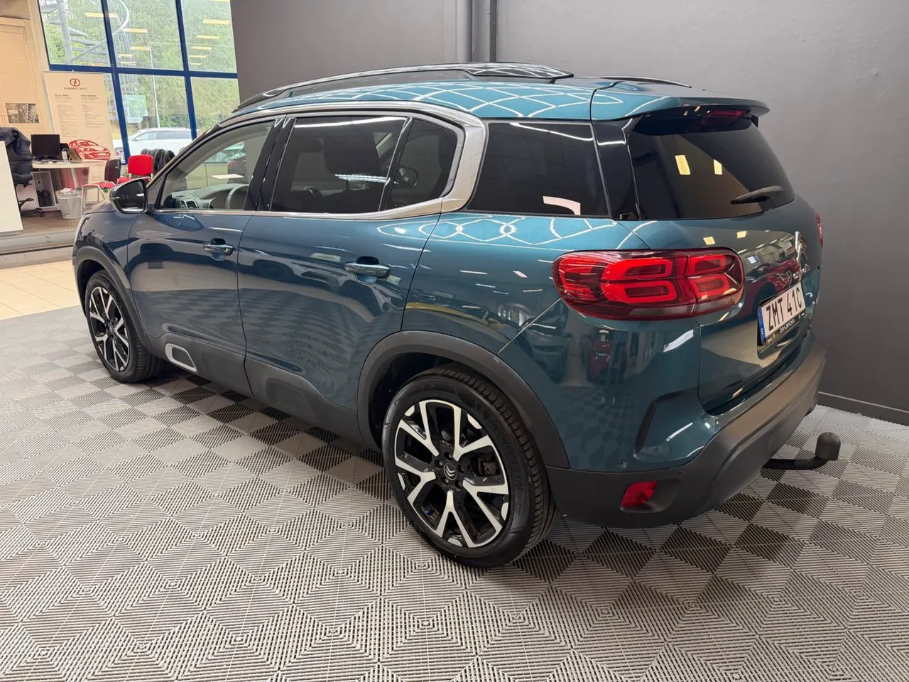 Vehicle image 3