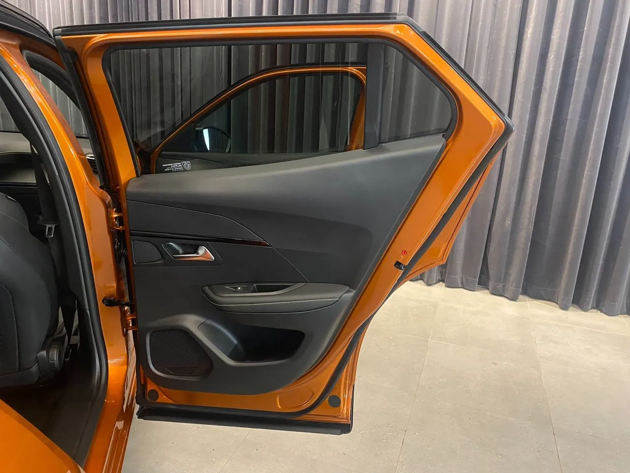 Vehicle image 30