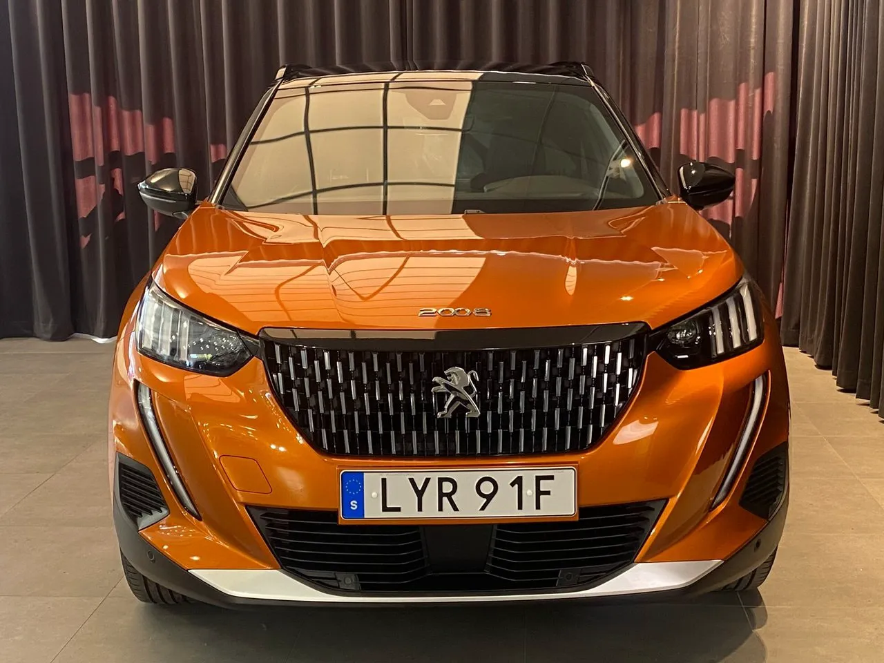 Vehicle image 3
