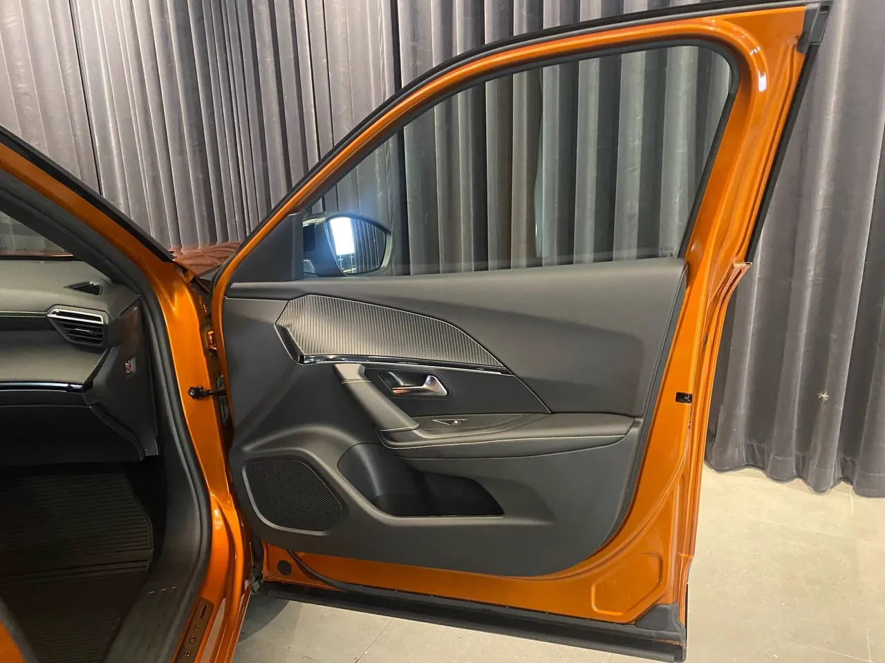 Vehicle image 27