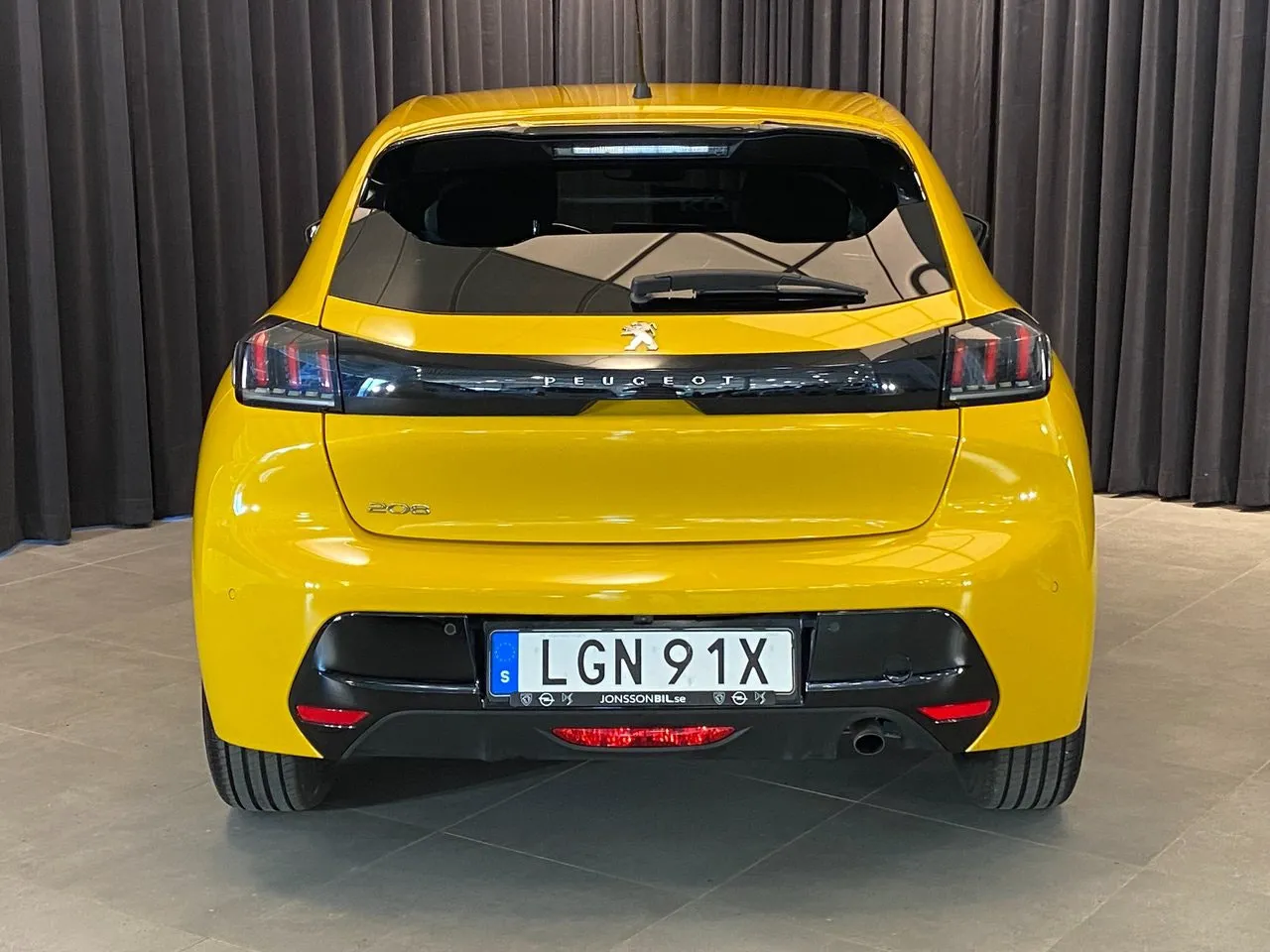 Vehicle image 1