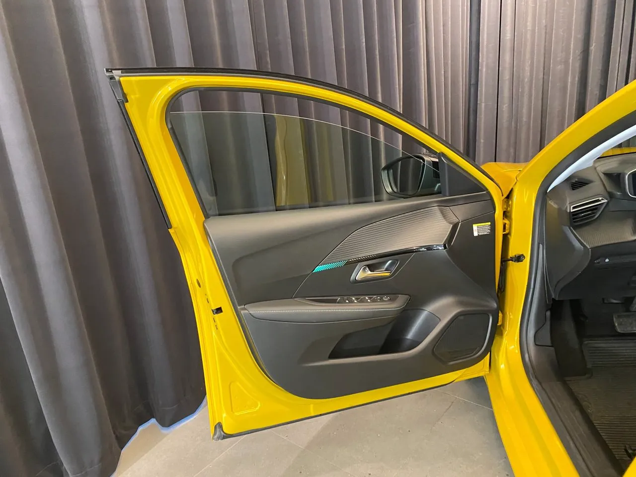 Vehicle image 24