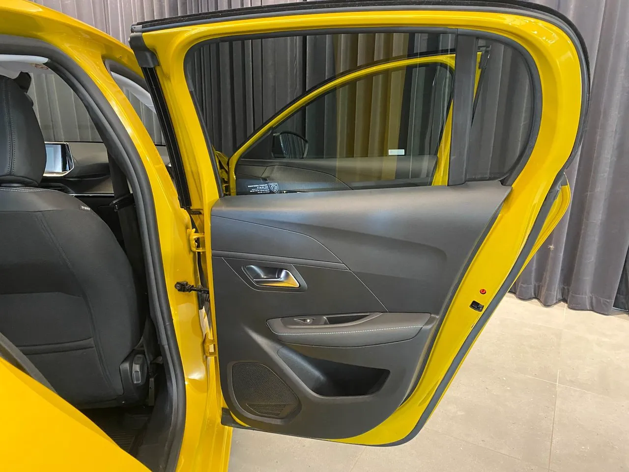 Vehicle image 30