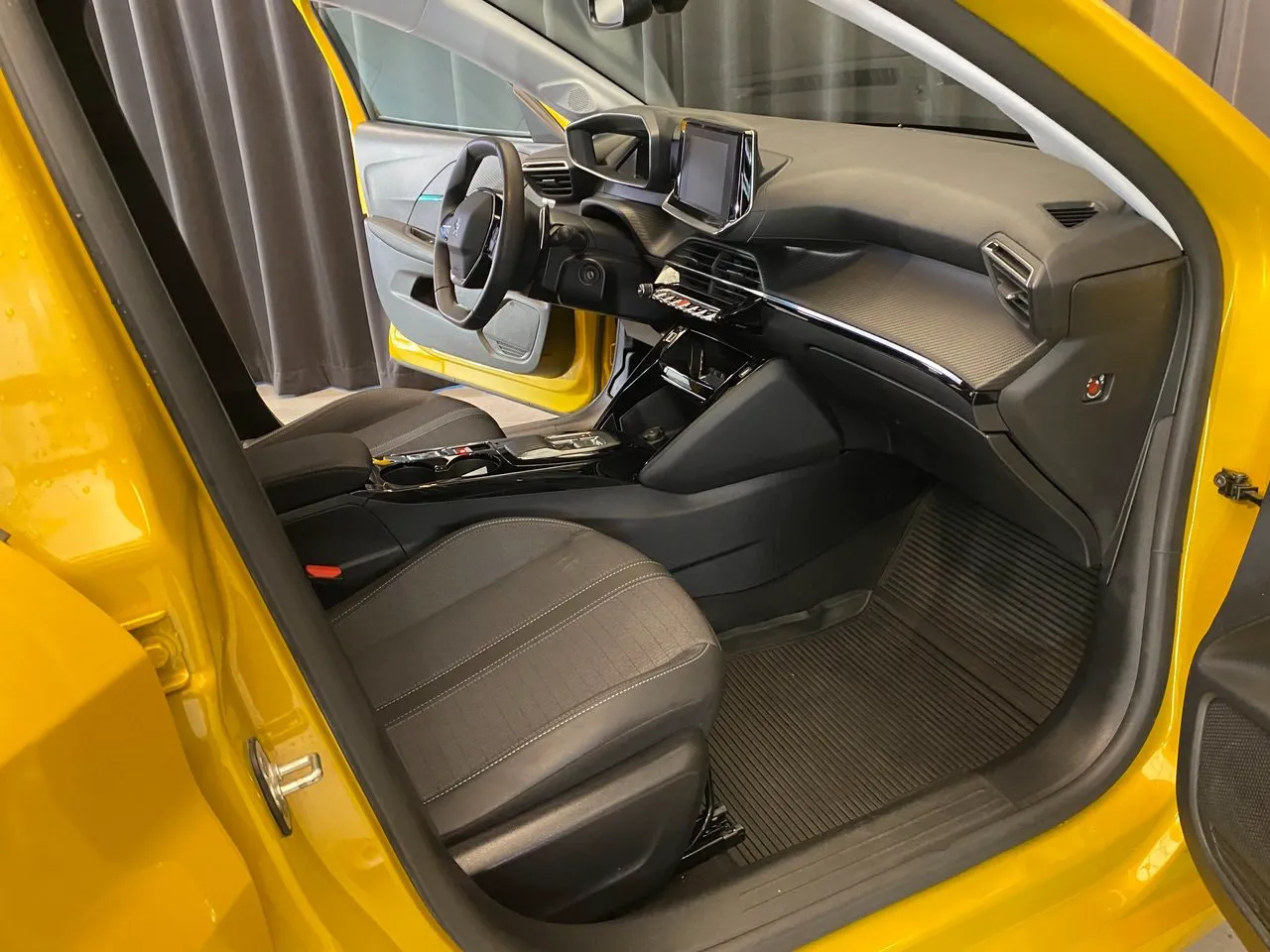 Vehicle image 33