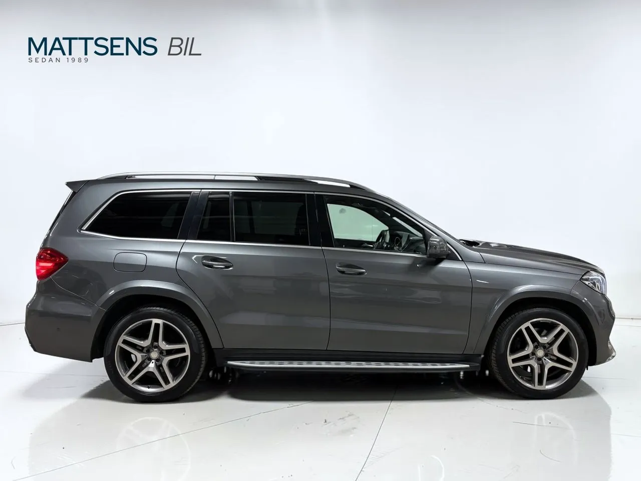 Vehicle image 30