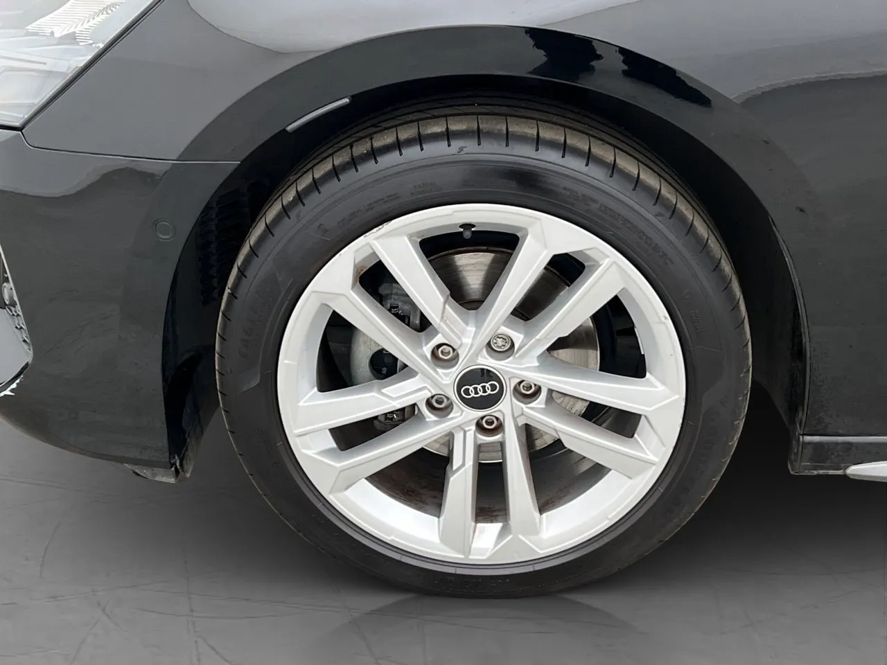 Vehicle image 30