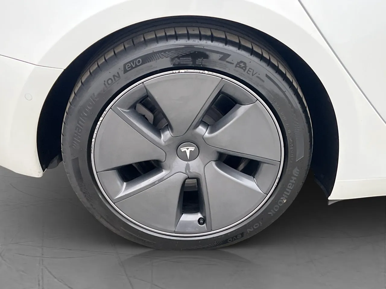 Vehicle image 32