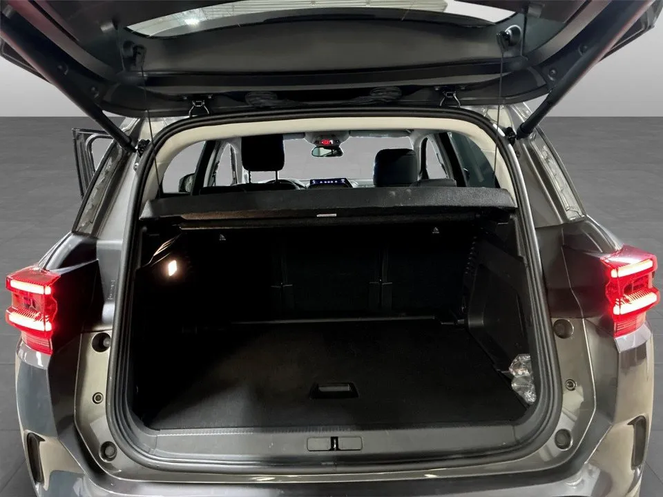 Vehicle image 18