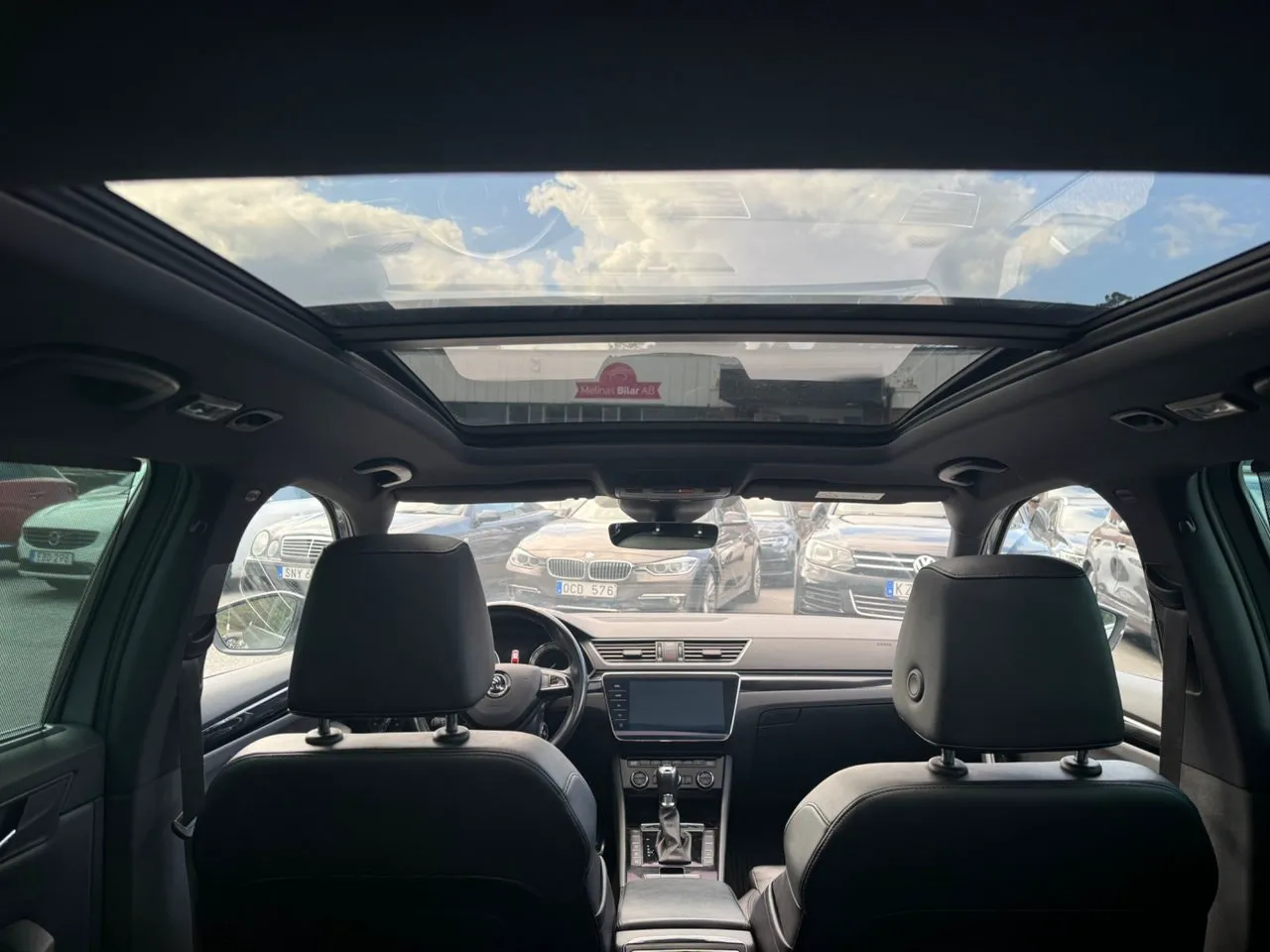 Vehicle image 7