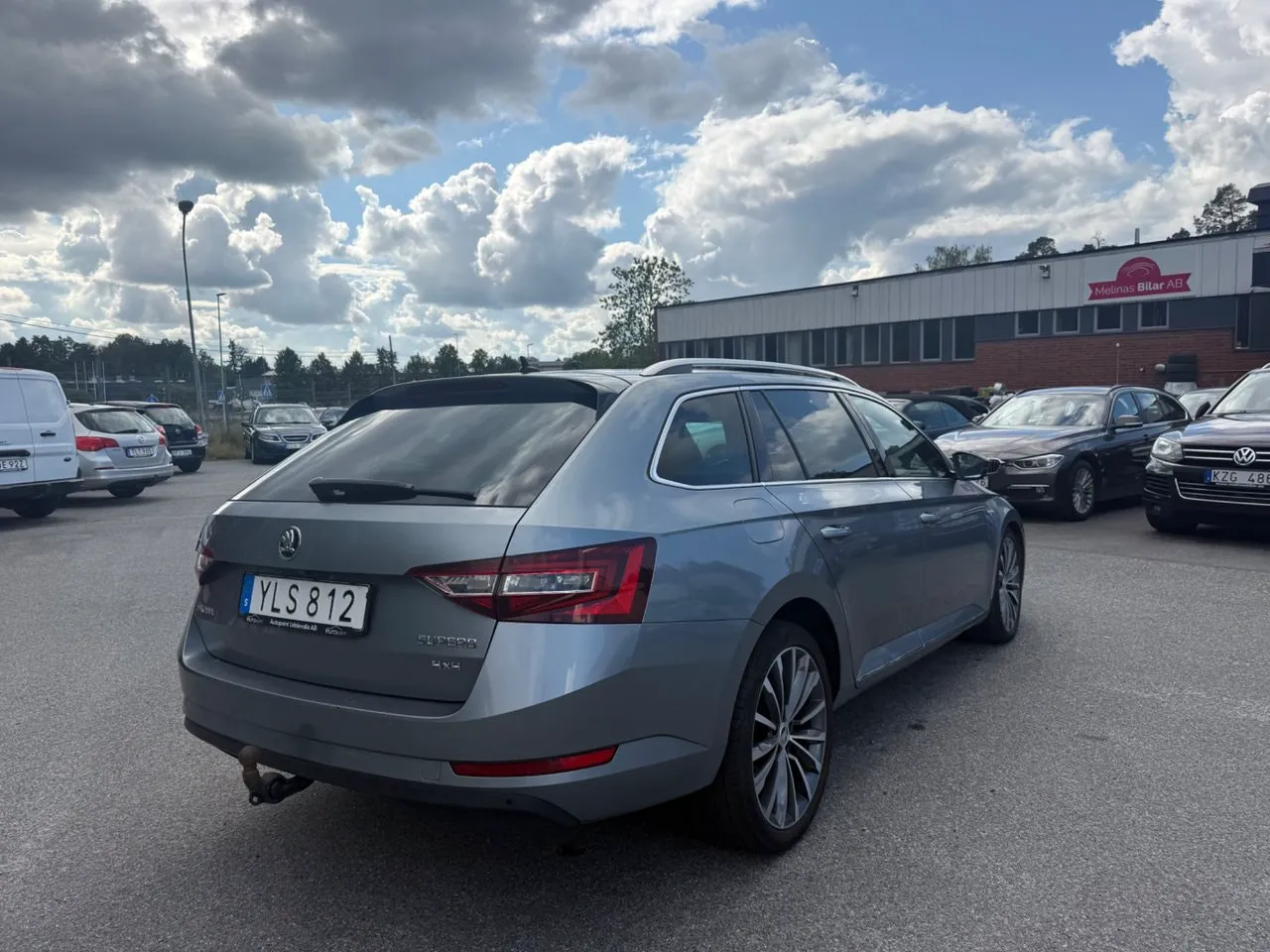 Vehicle image 5