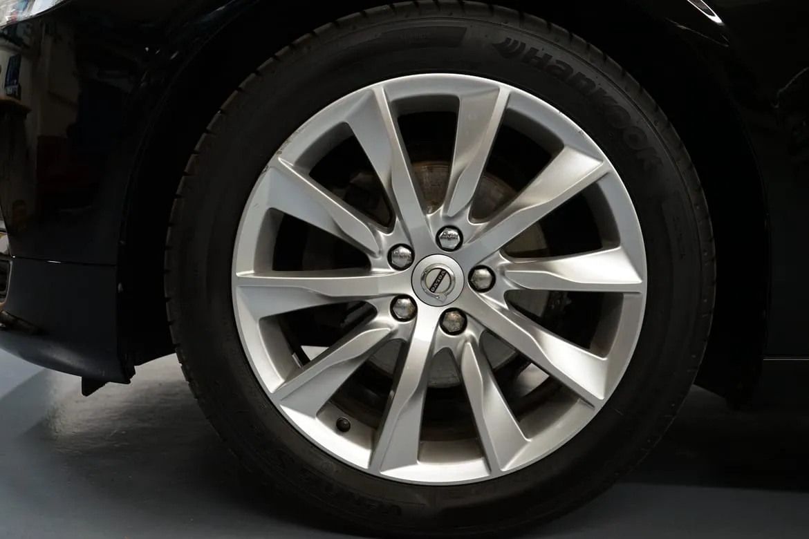 Vehicle image 15