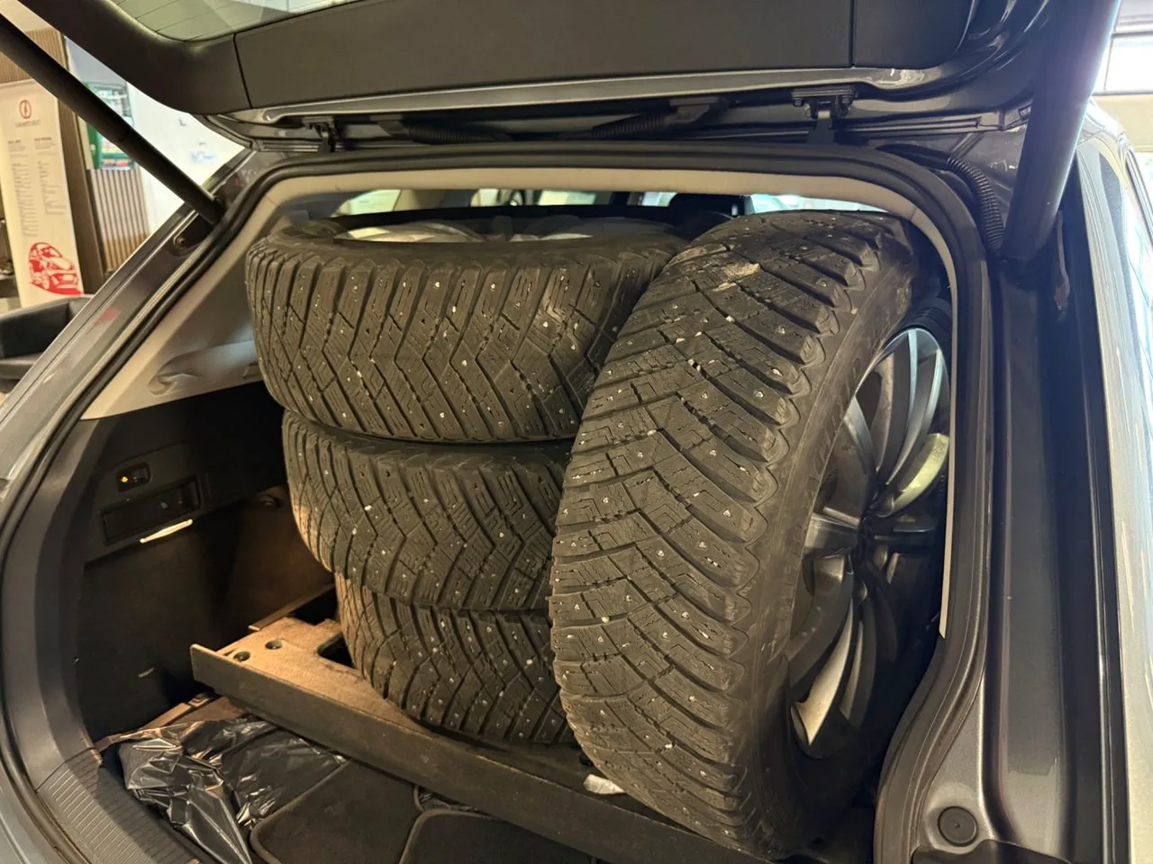 Vehicle image 25