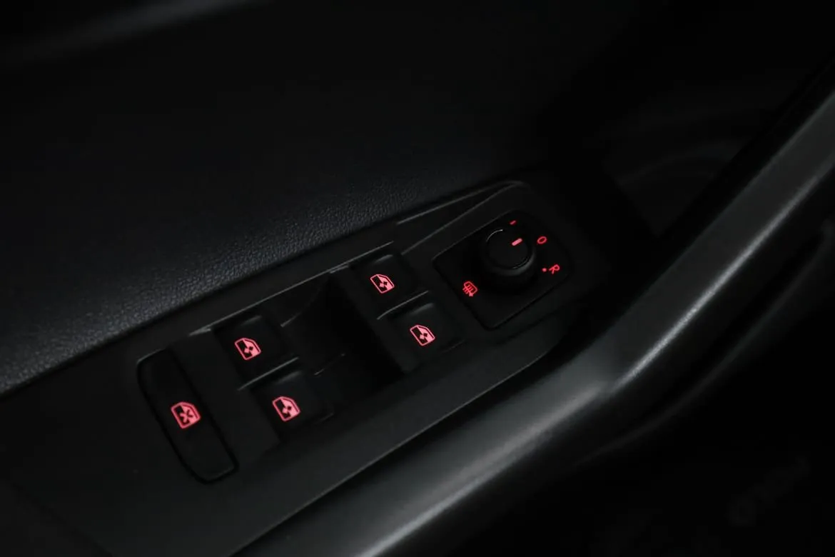 Vehicle image 28