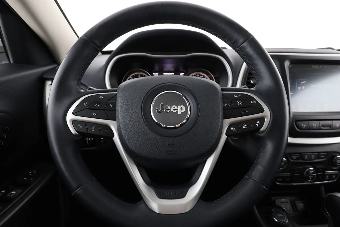 Vehicle image 18