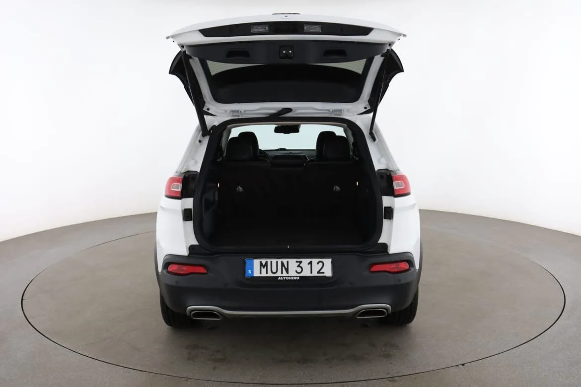 Vehicle image 16