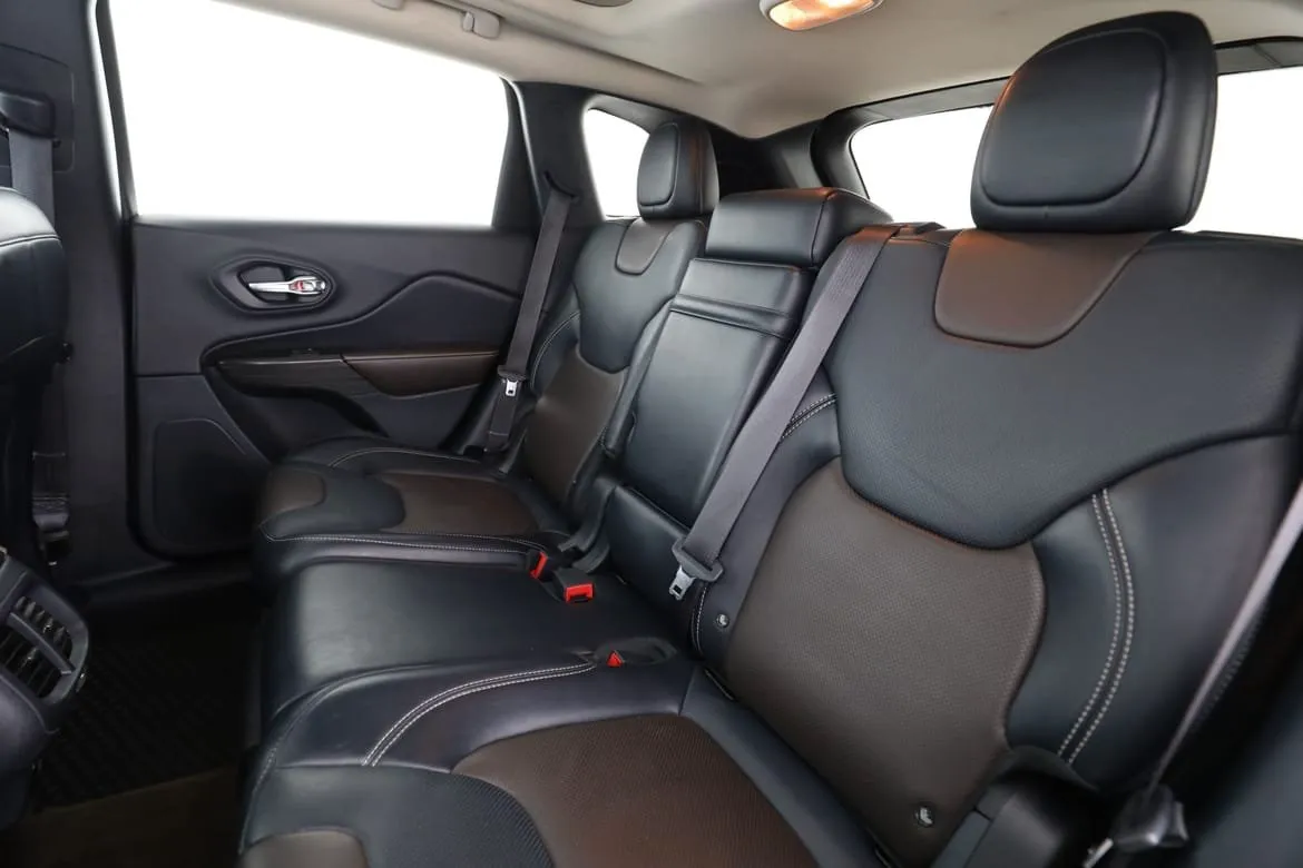 Vehicle image 14