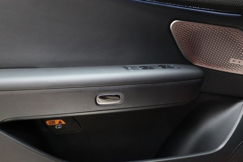 Mazda CX-6e bild 18