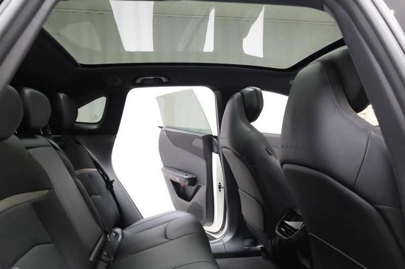 Mazda CX-6e bild 22