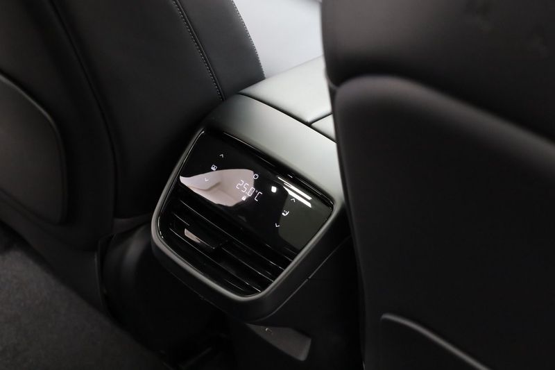 Mazda CX-6e bild 23