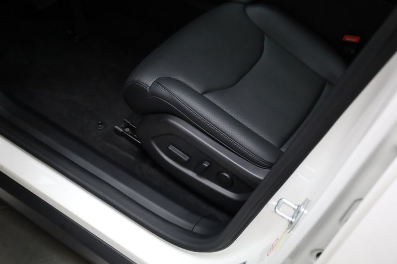 Mazda CX-6e bild 24
