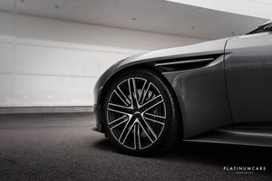 Aston Martin DB12 bild 25
