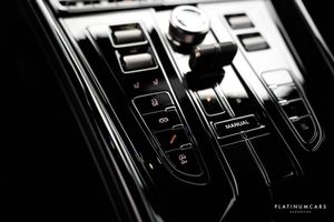 Aston Martin DB12 bild 12