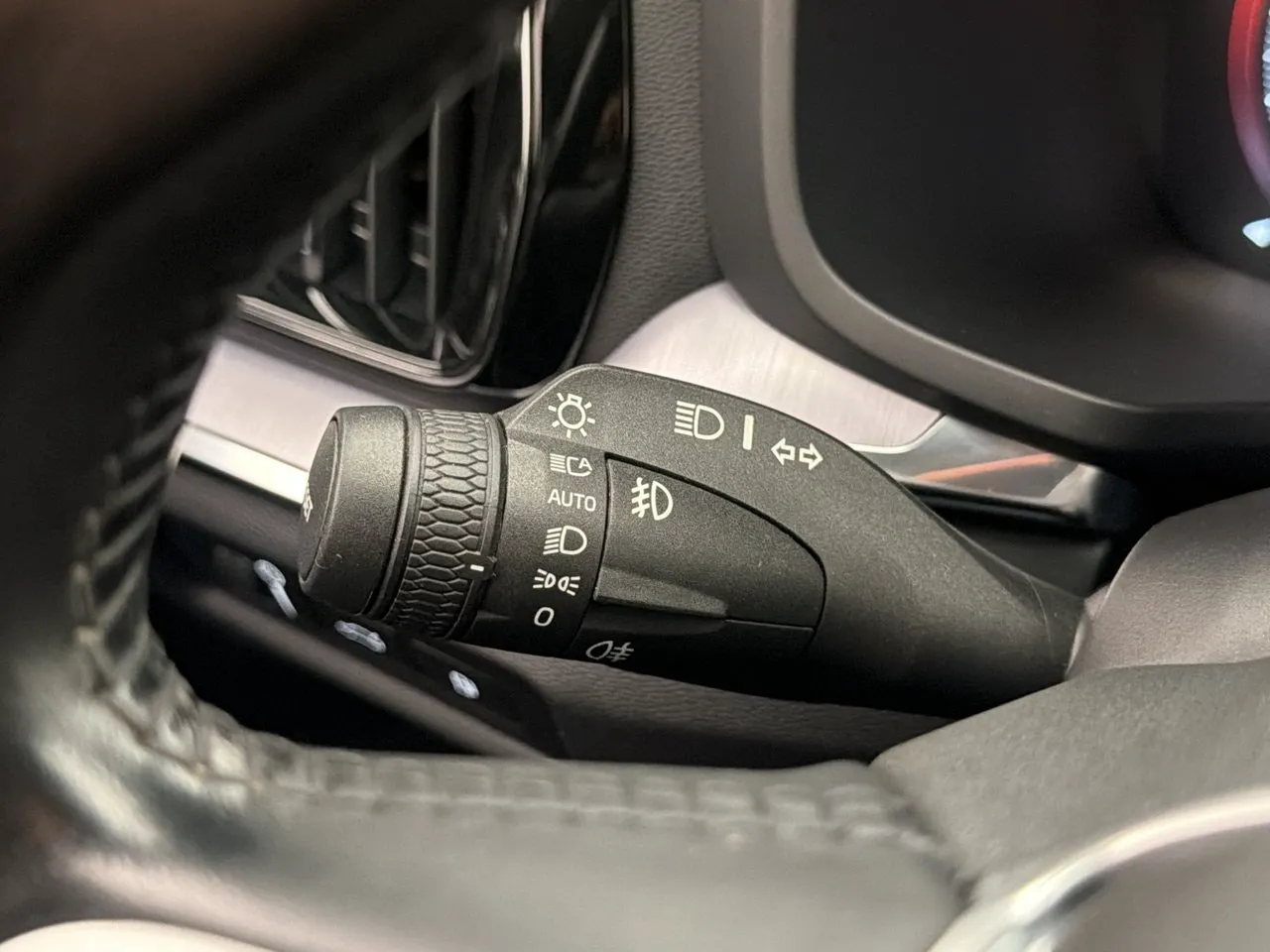 Vehicle image 28