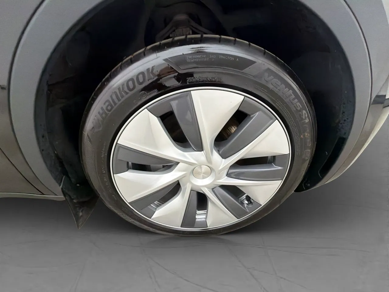 Vehicle image 32