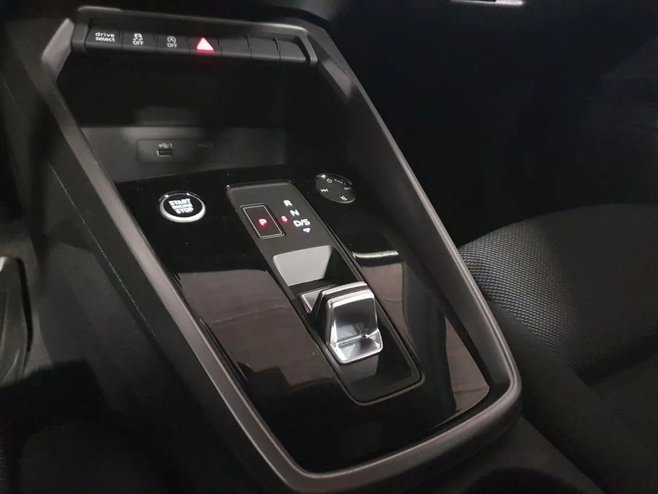 Vehicle image 14