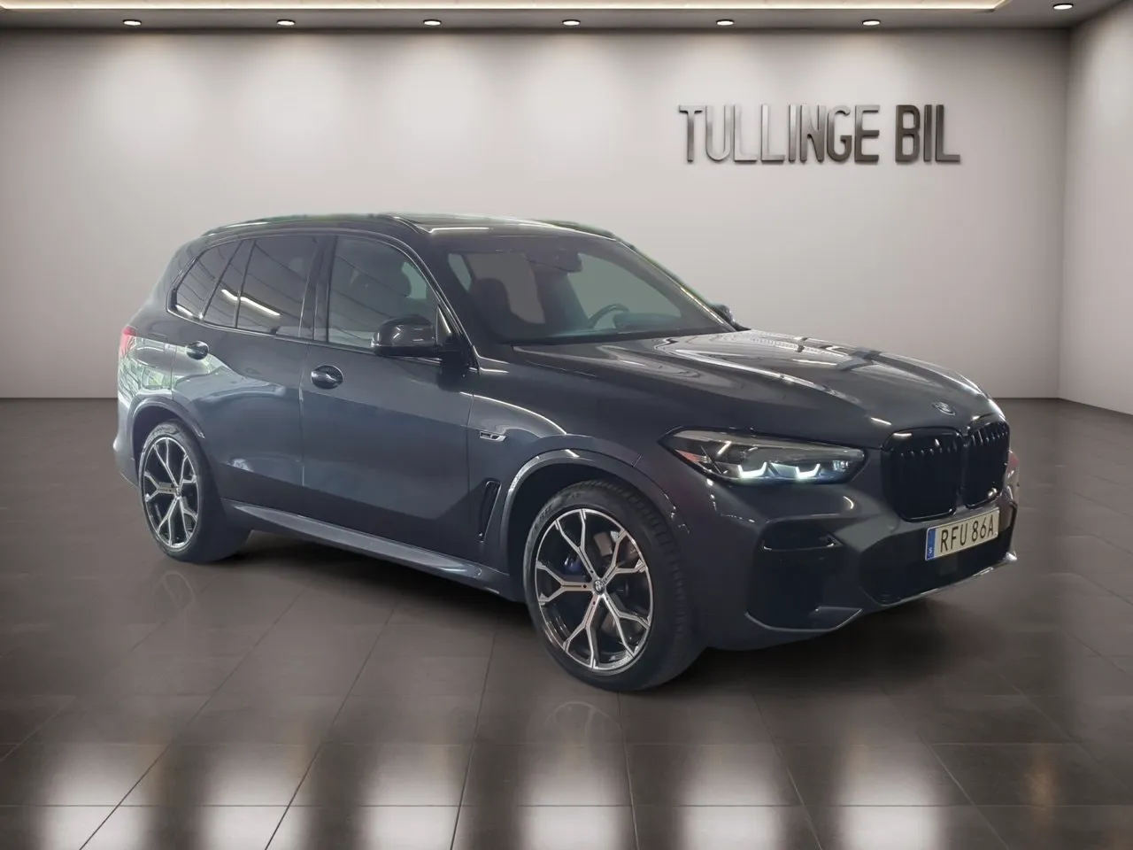 Vehicle image 6