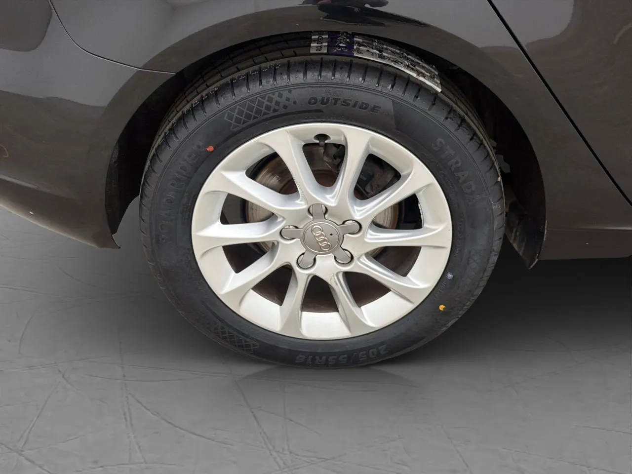 Vehicle image 23