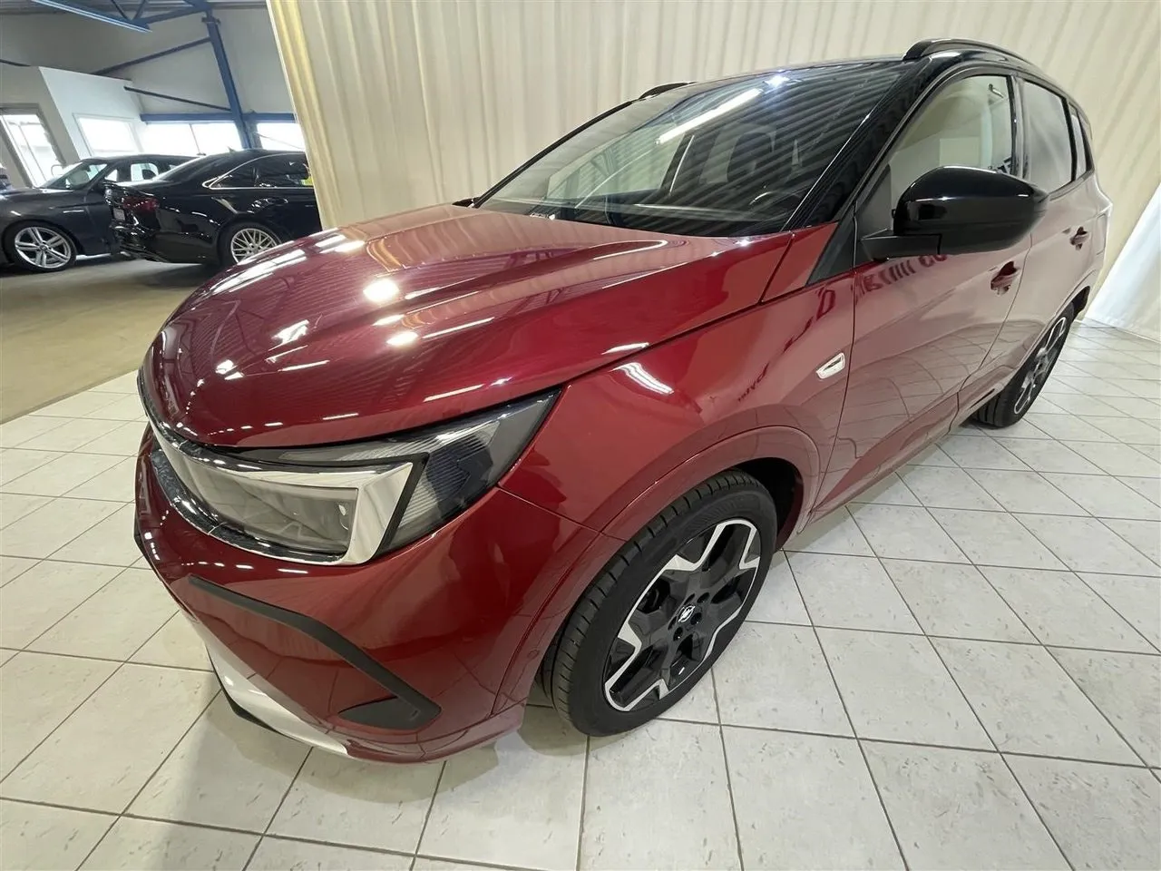 Vehicle image 4