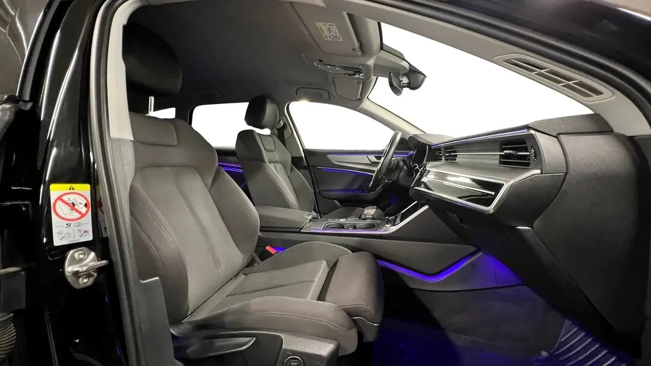 Vehicle image 15